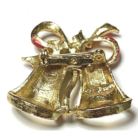 New View Christmas Bell Brooch Red Ribbon Gold Tone Pin Tree Holly Berries - Picture 5 of 11